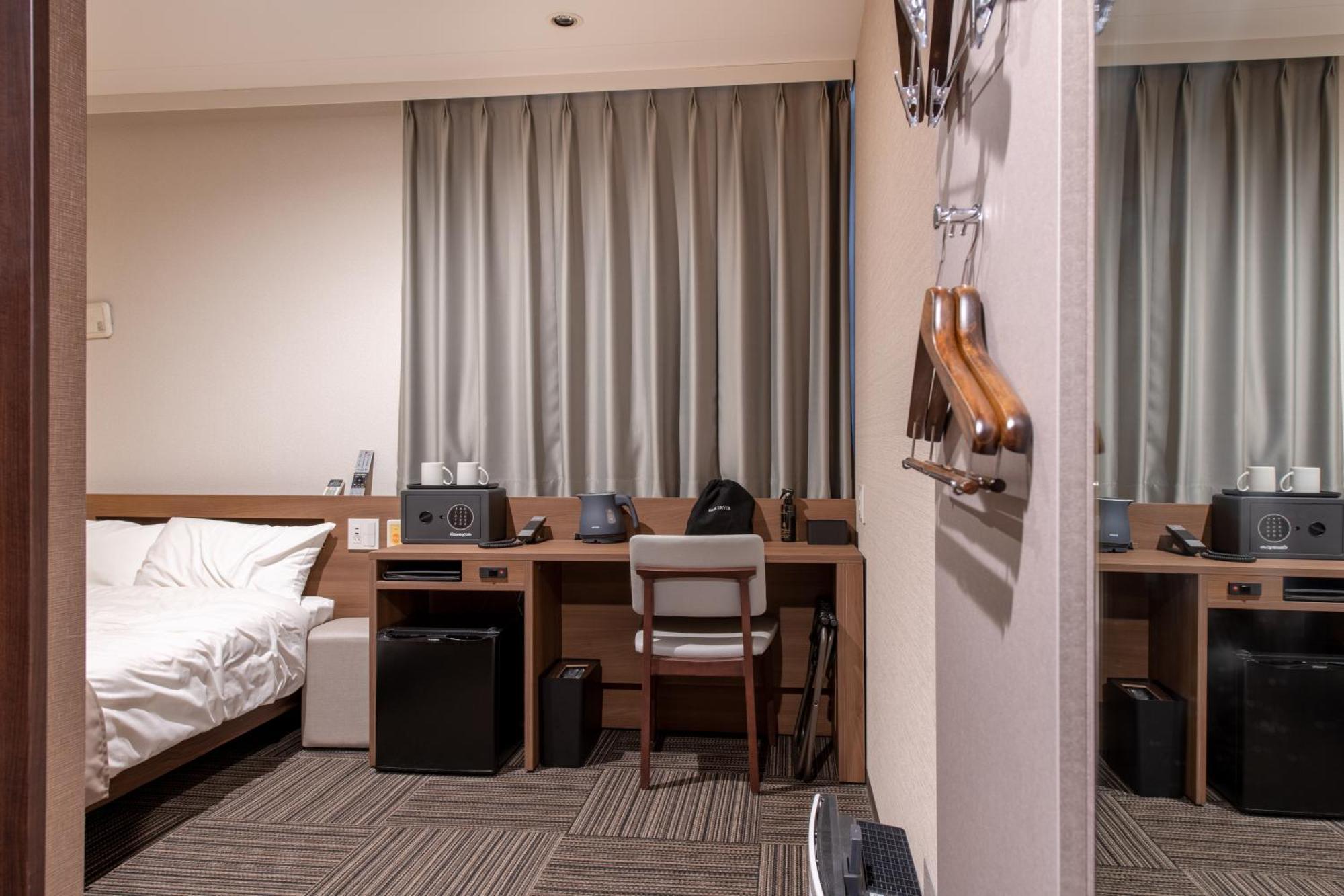 Hotel Sanrriott Osaka Hommachi Rum bild